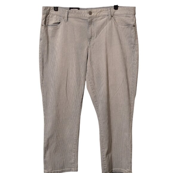 Tommy Hilfiger Blue and White Pinstriped Crop Leg Pants NWT - Picture 2 of 10